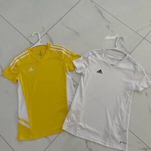 Adidas Jersey soccer unisex size XS white 2 piece set.
Like new.